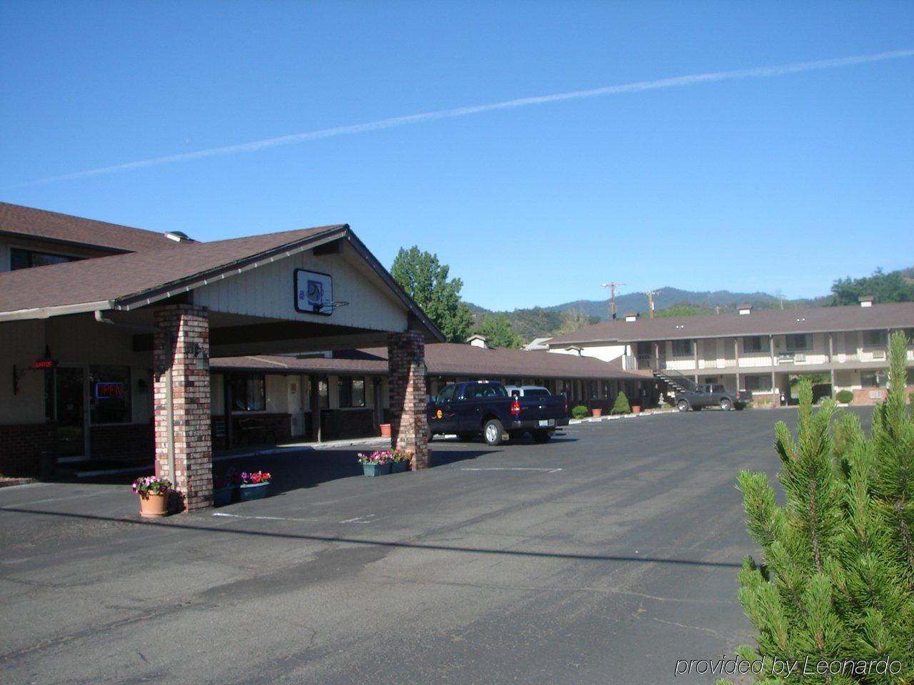 אירקה Klamath Motor Lodge מראה חיצוני תמונה