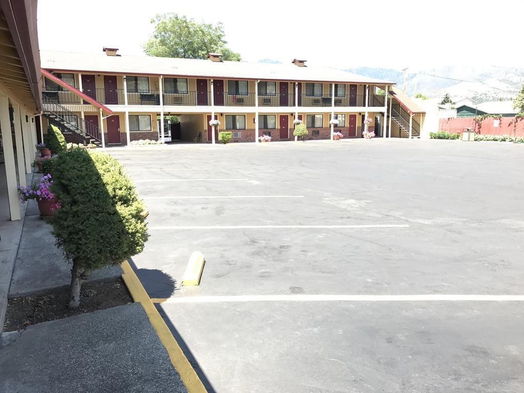 אירקה Klamath Motor Lodge מראה חיצוני תמונה